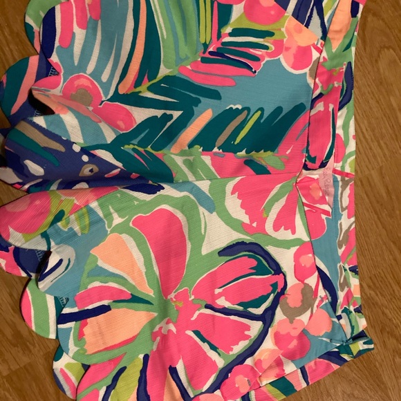 I have several pieces of Lilly Pulitzer short range from size 0 to 00 - Picture 5 of 10